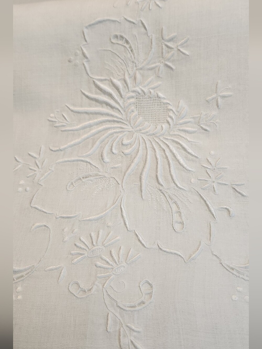 PREMIUM SHEER LINEN TABLECLOTH NICE EMBROIDERY - Picture 2 of 12
